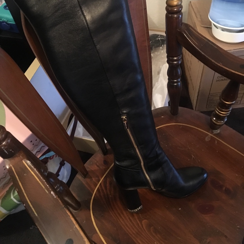 Size 9.5 new Michael Kors  boots 125.00